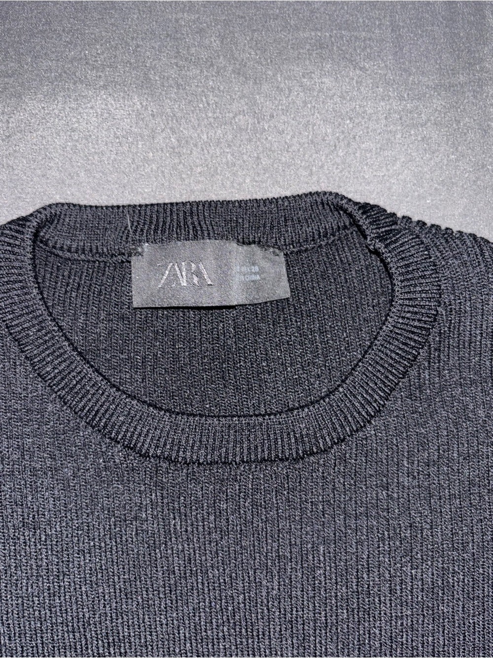 Zara Women's Black Crewneck Sweater - Picture 3 of 4